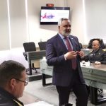 Subsecretario Bolívar expone sobre desafíos de las Fuerzas Armadas ante oficiales superiores navales